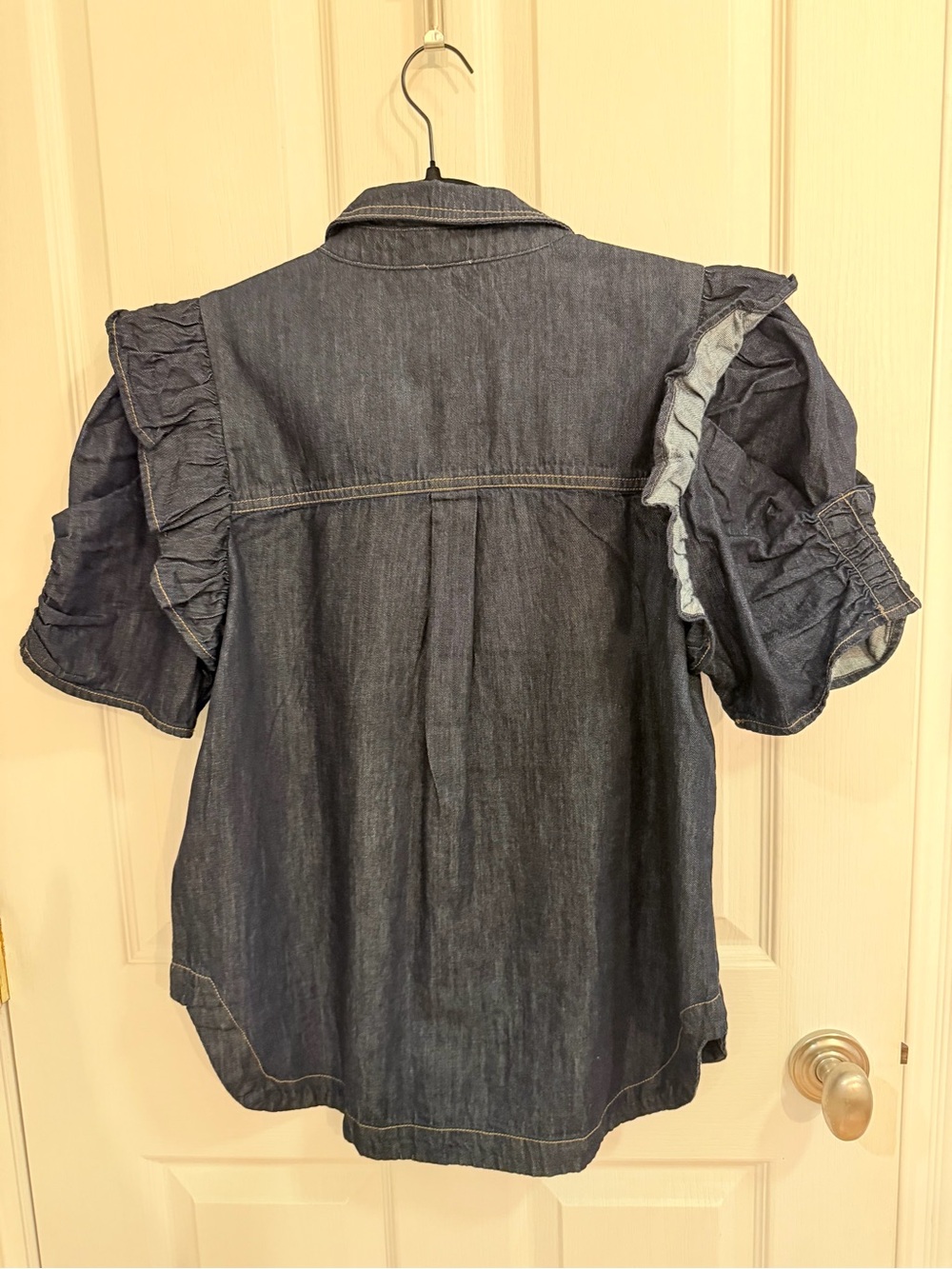 Anthropologie Pilcro - The Ozzi Ruffle-Sleeve Buttondown Shirt - Picture 3 of 3